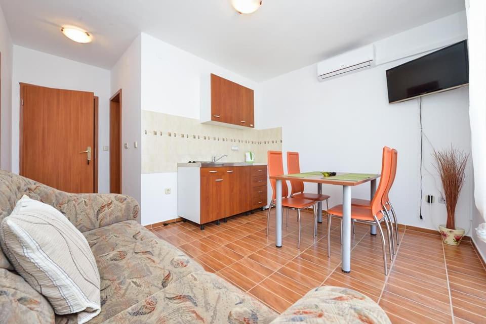 Sreca Apartment Near Beach With Bbq Bibinje Εξωτερικό φωτογραφία