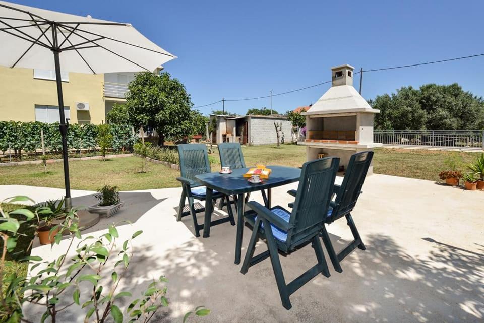 Sreca Apartment Near Beach With Bbq Bibinje Εξωτερικό φωτογραφία