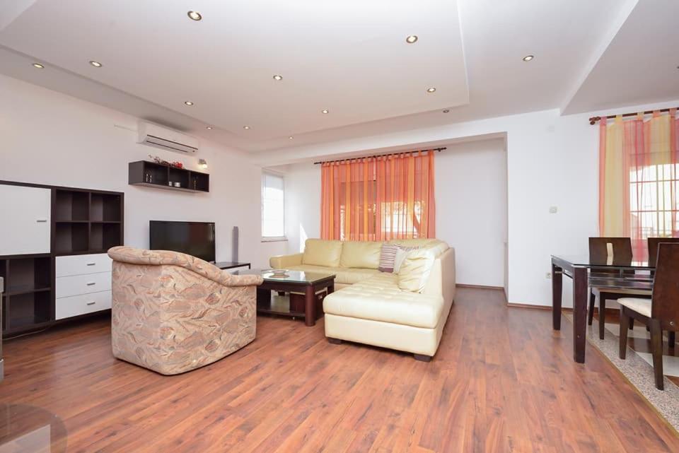 Sreca Apartment Near Beach With Bbq Bibinje Εξωτερικό φωτογραφία