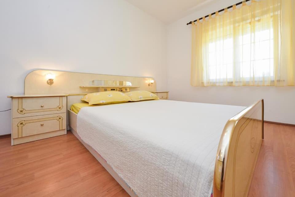 Sreca Apartment Near Beach With Bbq Bibinje Εξωτερικό φωτογραφία