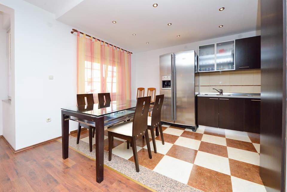 Sreca Apartment Near Beach With Bbq Bibinje Εξωτερικό φωτογραφία