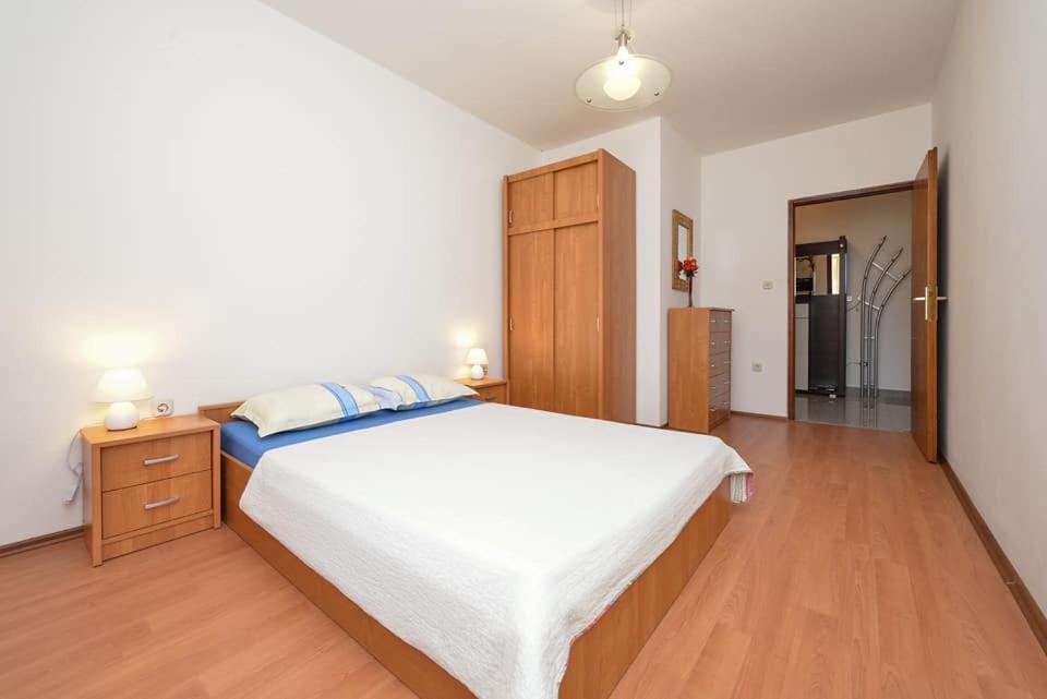 Sreca Apartment Near Beach With Bbq Bibinje Εξωτερικό φωτογραφία