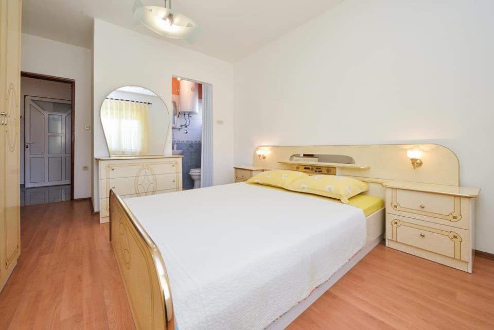 Sreca Apartment Near Beach With Bbq Bibinje Εξωτερικό φωτογραφία
